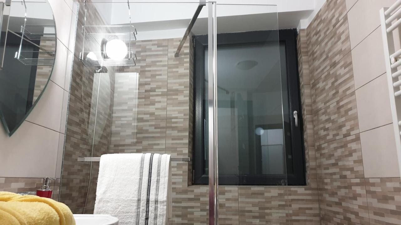 Cozy Penthouse In A New Business Building In City Center. Free Private Parking Apartamento Cluj-Napoca Exterior foto